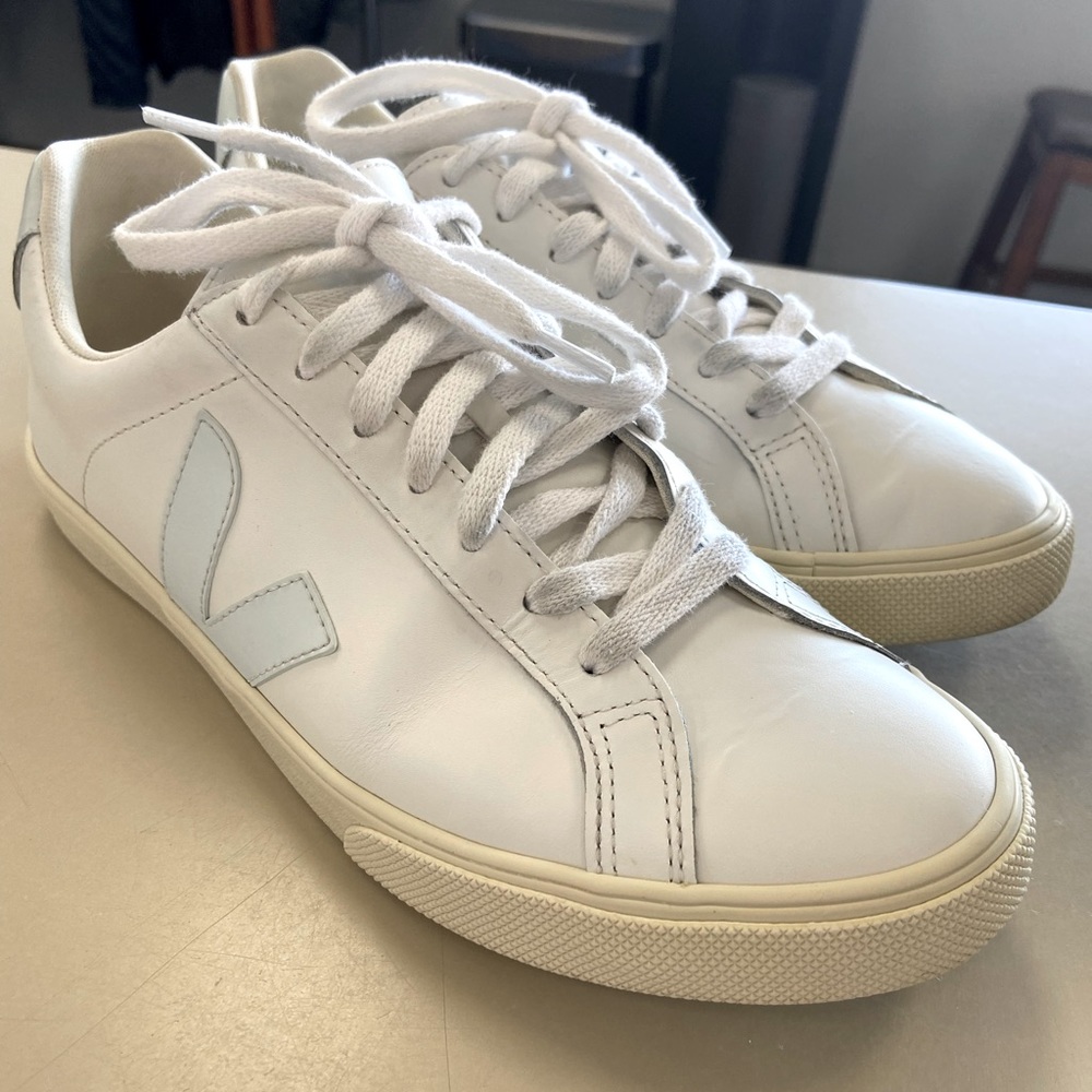 Women’s Veja sneakers size 8